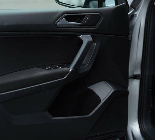 Серый Фольксваген Тигуан, объемом двигателя 1.98 л и пробегом 35 тыс. км за 17200 $, фото 7 на Automoto.ua