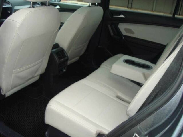 Сірий Фольксваген Тігуан, об'ємом двигуна 2 л та пробігом 30 тис. км за 19200 $, фото 9 на Automoto.ua