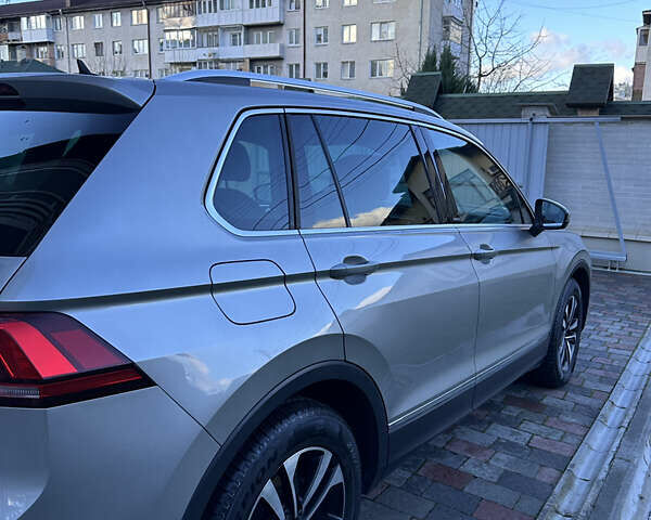 Серый Фольксваген Тигуан, объемом двигателя 1.97 л и пробегом 144 тыс. км за 26000 $, фото 3 на Automoto.ua