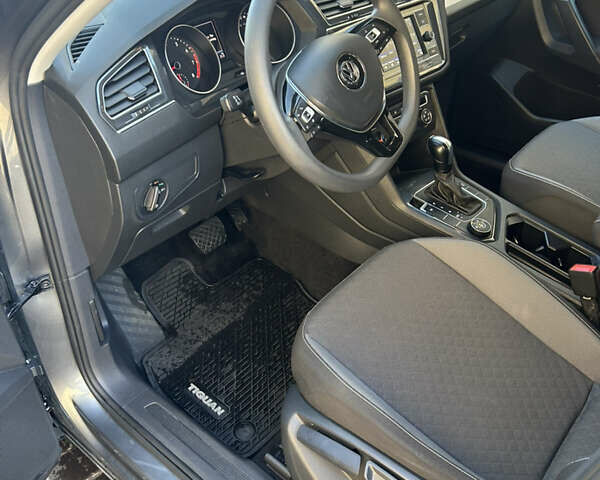 Сірий Фольксваген Тігуан, об'ємом двигуна 1.98 л та пробігом 68 тис. км за 17000 $, фото 7 на Automoto.ua