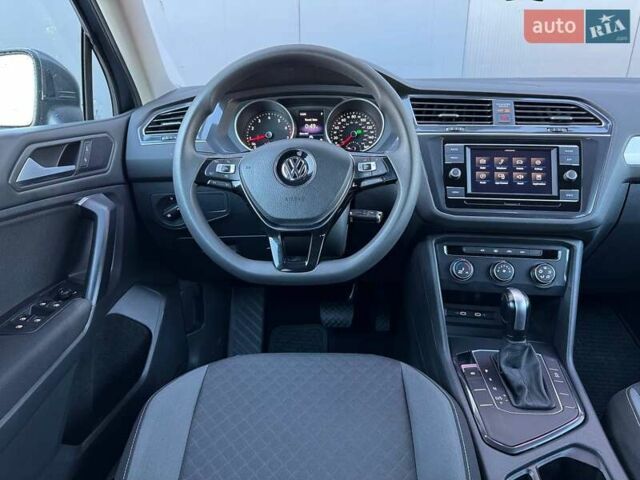 Серый Фольксваген Тигуан, объемом двигателя 2 л и пробегом 53 тыс. км за 18900 $, фото 21 на Automoto.ua
