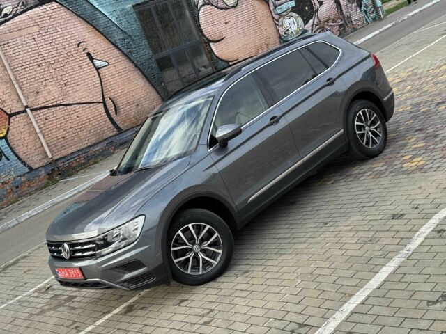 Серый Фольксваген Тигуан, объемом двигателя 2 л и пробегом 107 тыс. км за 19599 $, фото 3 на Automoto.ua