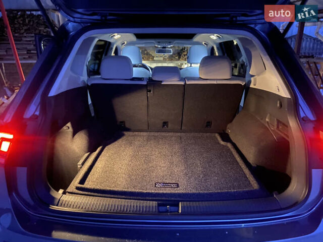 Серый Фольксваген Тигуан, объемом двигателя 2 л и пробегом 27 тыс. км за 26000 $, фото 13 на Automoto.ua