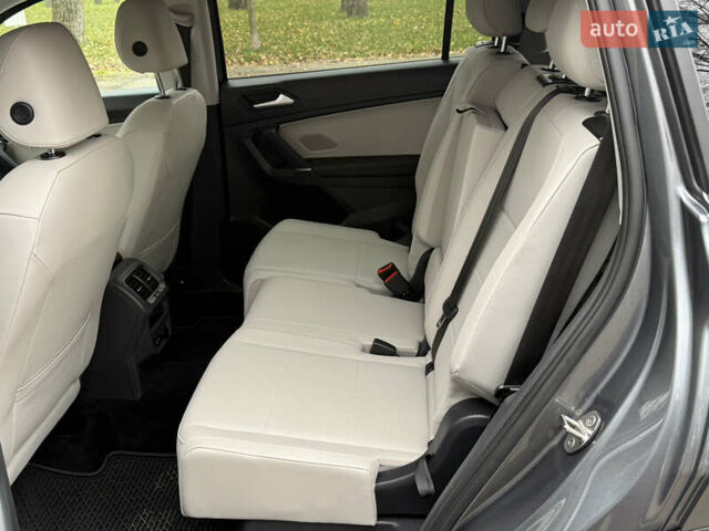 Сірий Фольксваген Тігуан, об'ємом двигуна 2 л та пробігом 212 тис. км за 16900 $, фото 45 на Automoto.ua