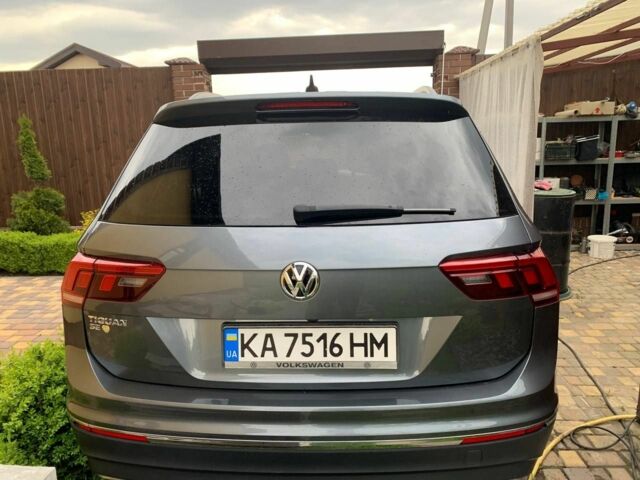 Сірий Фольксваген Тігуан, об'ємом двигуна 2 л та пробігом 22 тис. км за 16300 $, фото 2 на Automoto.ua