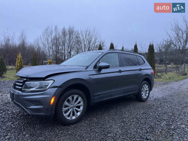 Серый Фольксваген Тигуан, объемом двигателя 0 л и пробегом 23 тыс. км за 11500 $, фото 1 на Automoto.ua