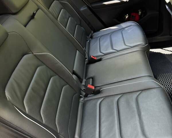 Серый Фольксваген Тигуан, объемом двигателя 1.98 л и пробегом 103 тыс. км за 31000 $, фото 34 на Automoto.ua