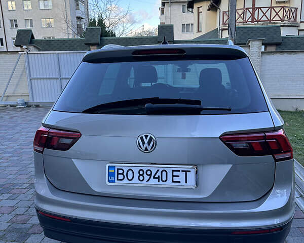 Серый Фольксваген Тигуан, объемом двигателя 1.97 л и пробегом 144 тыс. км за 26000 $, фото 4 на Automoto.ua