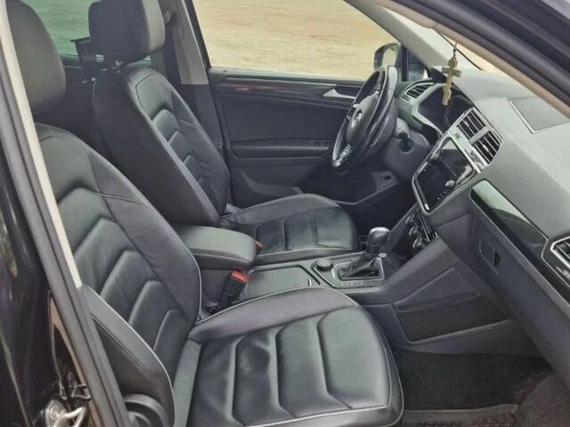 Серый Фольксваген Тигуан, объемом двигателя 2 л и пробегом 97 тыс. км за 11000 $, фото 9 на Automoto.ua