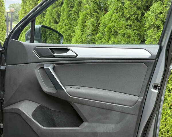 Сірий Фольксваген Тігуан, об'ємом двигуна 1.98 л та пробігом 250 тис. км за 25555 $, фото 37 на Automoto.ua