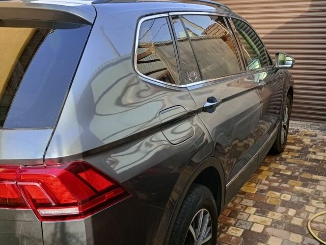 Серый Фольксваген Тигуан, объемом двигателя 2 л и пробегом 22 тыс. км за 19734 $, фото 4 на Automoto.ua