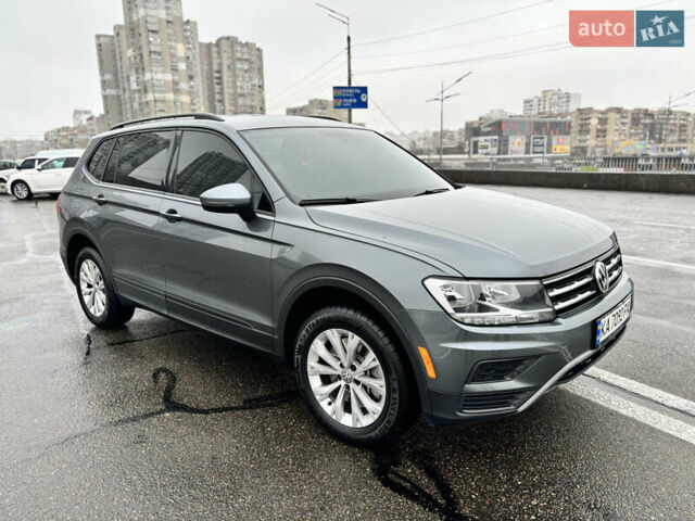Серый Фольксваген Тигуан, объемом двигателя 2 л и пробегом 65 тыс. км за 18200 $, фото 4 на Automoto.ua