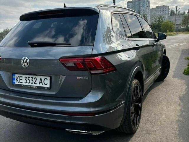 Серый Фольксваген Тигуан, объемом двигателя 2 л и пробегом 99 тыс. км за 23400 $, фото 4 на Automoto.ua