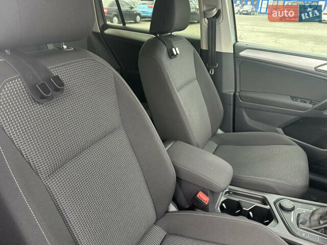 Серый Фольксваген Тигуан, объемом двигателя 1.97 л и пробегом 110 тыс. км за 24999 $, фото 74 на Automoto.ua