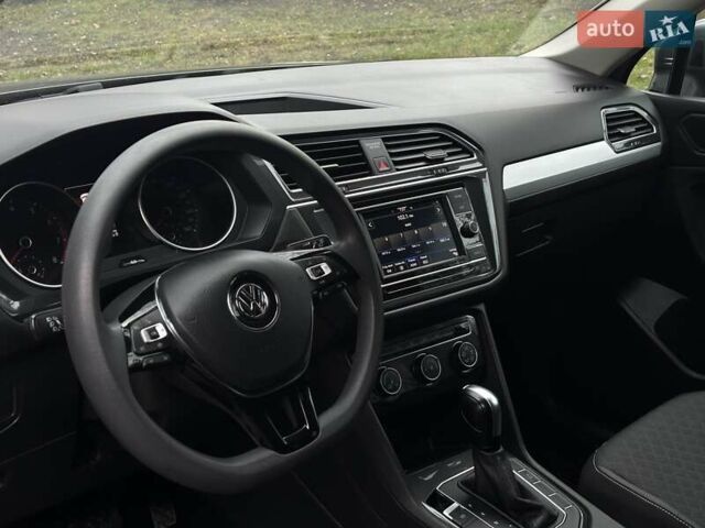 Серый Фольксваген Тигуан, объемом двигателя 2 л и пробегом 130 тыс. км за 19750 $, фото 23 на Automoto.ua
