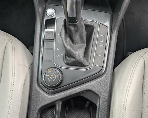 Серый Фольксваген Тигуан, объемом двигателя 1.98 л и пробегом 105 тыс. км за 17950 $, фото 50 на Automoto.ua