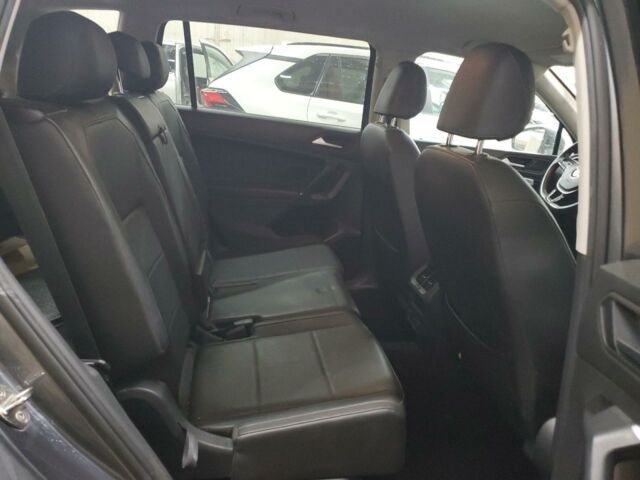 Сірий Фольксваген Тігуан, об'ємом двигуна 2 л та пробігом 138 тис. км за 11400 $, фото 10 на Automoto.ua