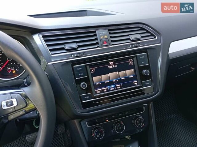 Сірий Фольксваген Тігуан, об'ємом двигуна 1.98 л та пробігом 86 тис. км за 17999 $, фото 26 на Automoto.ua