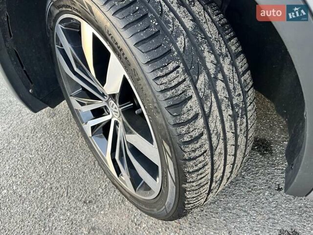 Сірий Фольксваген Тігуан, об'ємом двигуна 1.98 л та пробігом 118 тис. км за 28000 $, фото 2 на Automoto.ua