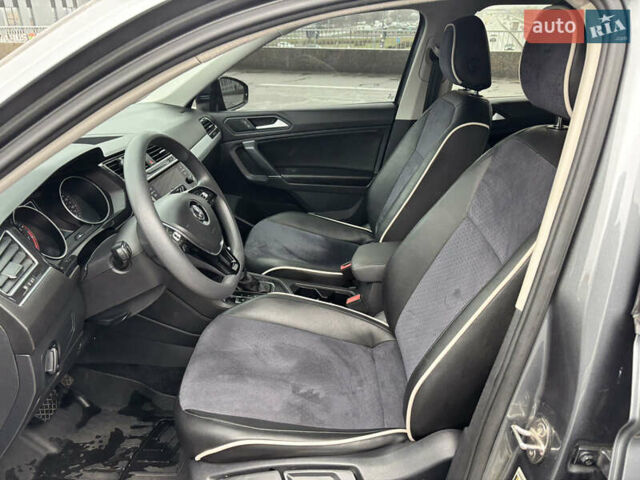Серый Фольксваген Тигуан, объемом двигателя 2 л и пробегом 65 тыс. км за 18200 $, фото 14 на Automoto.ua