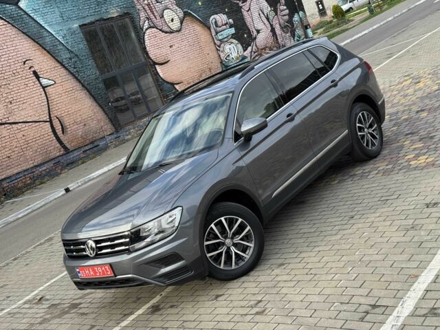 Серый Фольксваген Тигуан, объемом двигателя 2 л и пробегом 107 тыс. км за 19599 $, фото 2 на Automoto.ua