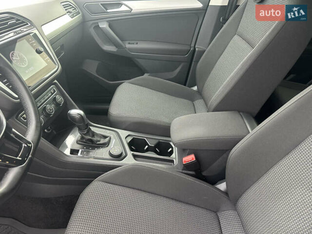 Серый Фольксваген Тигуан, объемом двигателя 1.97 л и пробегом 110 тыс. км за 24999 $, фото 88 на Automoto.ua