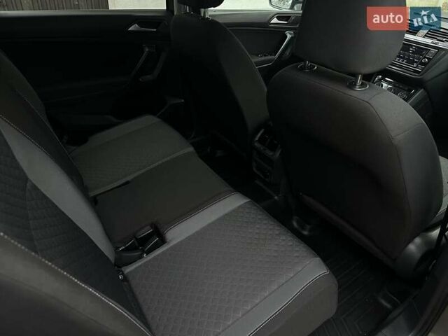 Серый Фольксваген Тигуан, объемом двигателя 2 л и пробегом 130 тыс. км за 19750 $, фото 32 на Automoto.ua