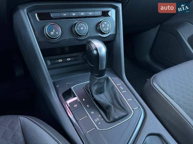 Серый Фольксваген Тигуан, объемом двигателя 2 л и пробегом 53 тыс. км за 18900 $, фото 22 на Automoto.ua