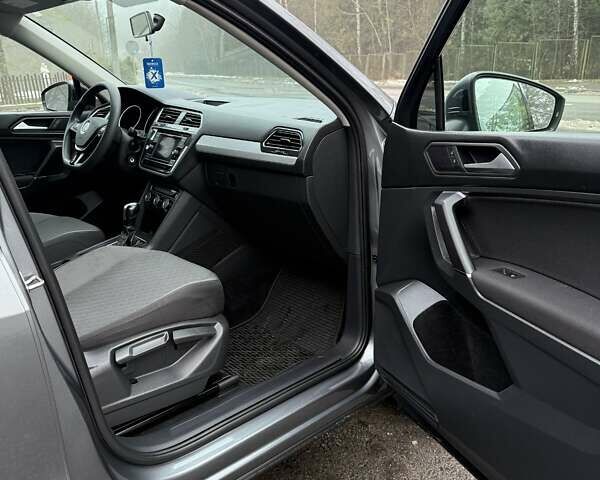 Сірий Фольксваген Тігуан, об'ємом двигуна 1.98 л та пробігом 87 тис. км за 16600 $, фото 11 на Automoto.ua