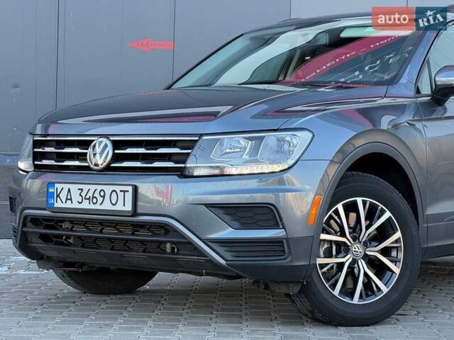 Серый Фольксваген Тигуан, объемом двигателя 2 л и пробегом 53 тыс. км за 18900 $, фото 1 на Automoto.ua