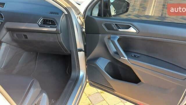 Сірий Фольксваген Тігуан, об'ємом двигуна 1.98 л та пробігом 210 тис. км за 17000 $, фото 23 на Automoto.ua