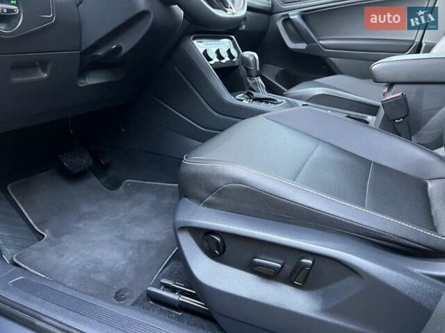 Серый Фольксваген Тигуан, объемом двигателя 1.98 л и пробегом 28 тыс. км за 17800 $, фото 36 на Automoto.ua