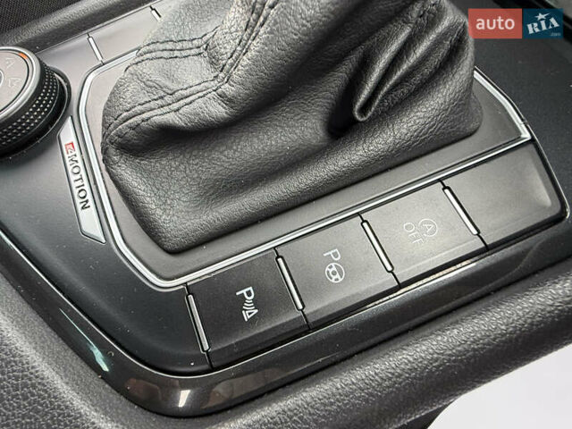 Серый Фольксваген Тигуан, объемом двигателя 1.98 л и пробегом 250 тыс. км за 25700 $, фото 51 на Automoto.ua