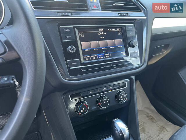 Сірий Фольксваген Тігуан, об'ємом двигуна 1.98 л та пробігом 182 тис. км за 16950 $, фото 12 на Automoto.ua