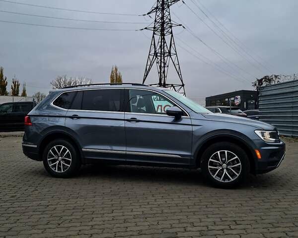 Серый Фольксваген Тигуан, объемом двигателя 2 л и пробегом 122 тыс. км за 20500 $, фото 2 на Automoto.ua