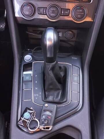 Сірий Фольксваген Тігуан, об'ємом двигуна 1.98 л та пробігом 210 тис. км за 17000 $, фото 4 на Automoto.ua