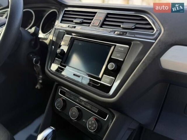 Серый Фольксваген Тигуан, объемом двигателя 1.98 л и пробегом 85 тыс. км за 19500 $, фото 20 на Automoto.ua