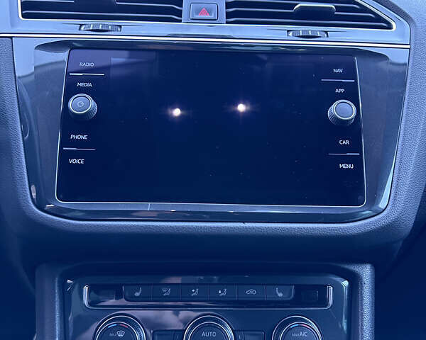 Серый Фольксваген Тигуан, объемом двигателя 1.97 л и пробегом 144 тыс. км за 26000 $, фото 21 на Automoto.ua