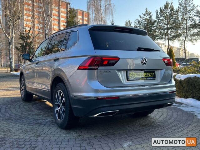 Сірий Фольксваген Тігуан, об'ємом двигуна 2 л та пробігом 56 тис. км за 19800 $, фото 4 на Automoto.ua