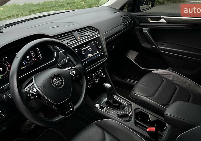 Серый Фольксваген Тигуан, объемом двигателя 2 л и пробегом 75 тыс. км за 29999 $, фото 30 на Automoto.ua