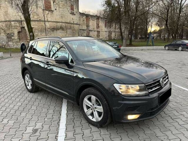 Серый Фольксваген Тигуан, объемом двигателя 2 л и пробегом 212 тыс. км за 15900 $, фото 2 на Automoto.ua