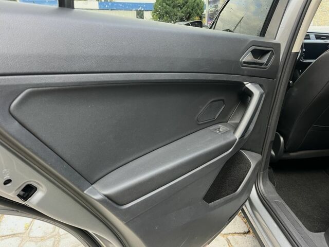 Серый Фольксваген Тигуан, объемом двигателя 2 л и пробегом 225 тыс. км за 18700 $, фото 17 на Automoto.ua