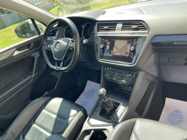 Серый Фольксваген Тигуан, объемом двигателя 2 л и пробегом 40 тыс. км за 23000 $, фото 9 на Automoto.ua