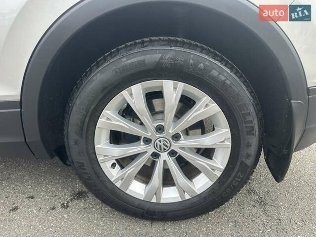 Серый Фольксваген Тигуан, объемом двигателя 1.97 л и пробегом 110 тыс. км за 24999 $, фото 48 на Automoto.ua