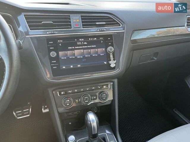 Сірий Фольксваген Тігуан, об'ємом двигуна 1.98 л та пробігом 118 тис. км за 28000 $, фото 31 на Automoto.ua