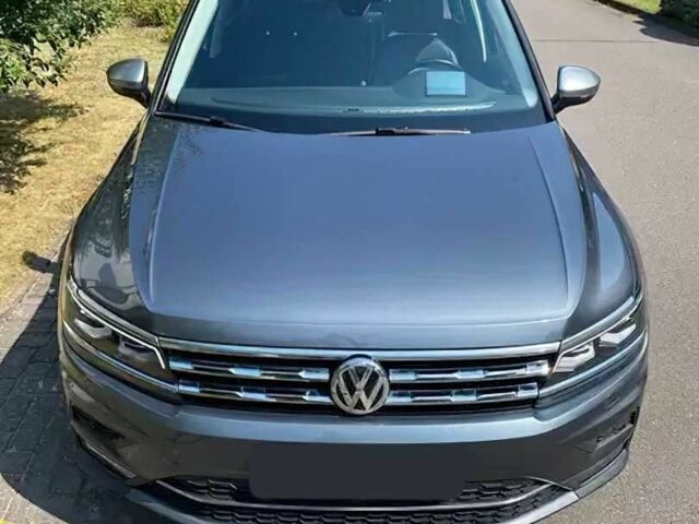 Сірий Фольксваген Тігуан, об'ємом двигуна 2 л та пробігом 33 тис. км за 18000 $, фото 1 на Automoto.ua