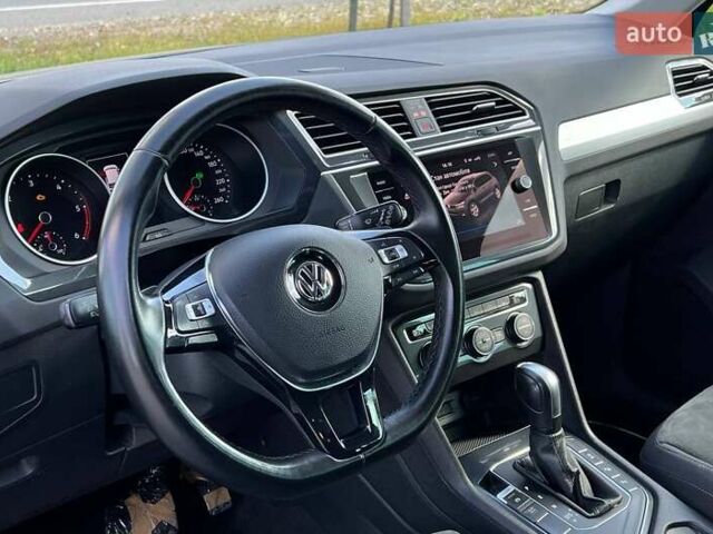 Сірий Фольксваген Тігуан, об'ємом двигуна 1.98 л та пробігом 231 тис. км за 22500 $, фото 38 на Automoto.ua