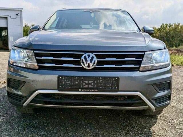 Серый Фольксваген Тигуан, объемом двигателя 2 л и пробегом 98 тыс. км за 9800 $, фото 1 на Automoto.ua