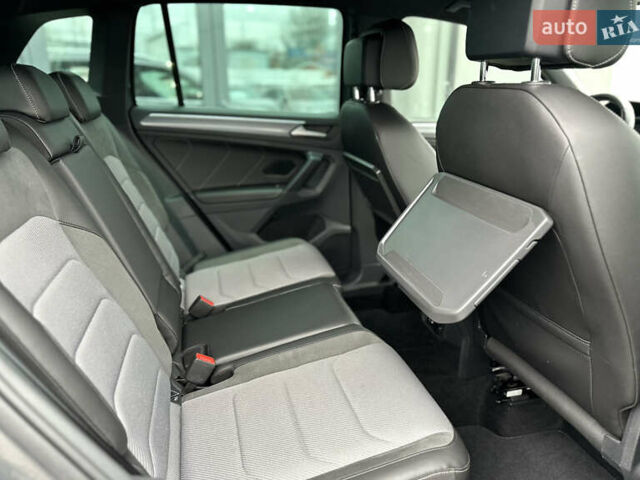 Серый Фольксваген Тигуан, объемом двигателя 1.97 л и пробегом 153 тыс. км за 27990 $, фото 24 на Automoto.ua