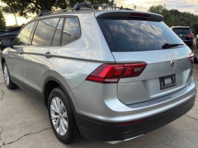 Сірий Фольксваген Тігуан, об'ємом двигуна 2 л та пробігом 34 тис. км за 12000 $, фото 5 на Automoto.ua